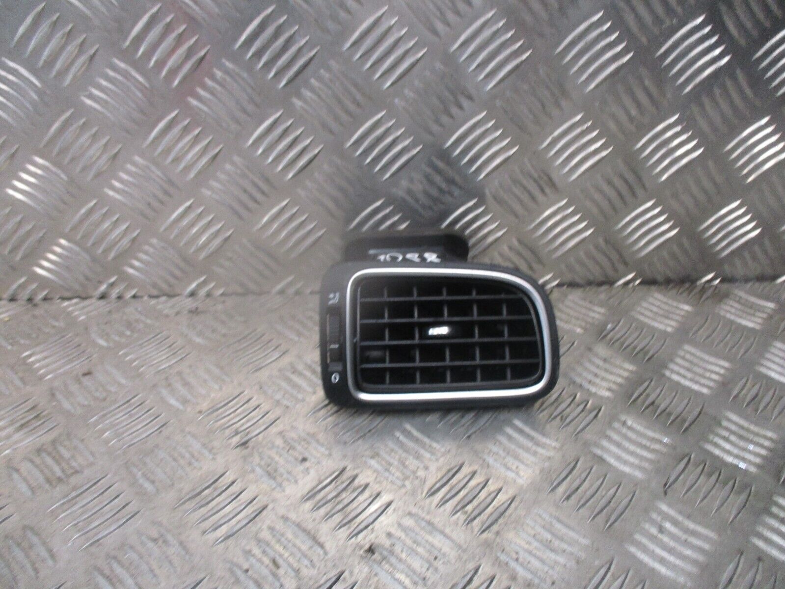 2015 GENUINE VW POLO FRONT RIGHT DRIVER SIDE DASHBOARD AIRVENT 6RF819704