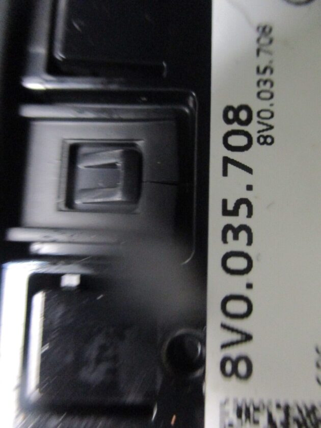 2018 GENUINE AUDI A3 AUX USB CONNECTION PORT MODULE UNIT 8V0035708 - Image 3