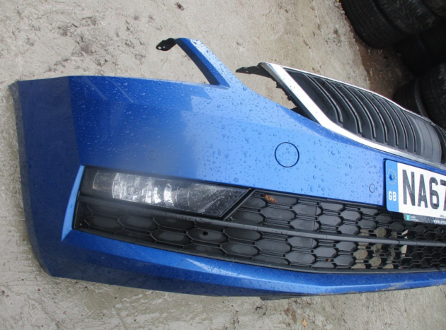 2017 GENUINE SKODA OCTAVIA ESTATE FRONT BUMPER COMPLETE - Image 2