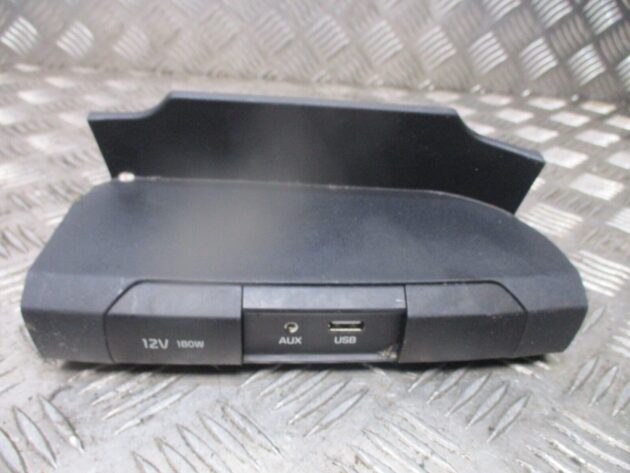2018 GENUINE KIA PICANTO USB AUX PORT 84621G6800