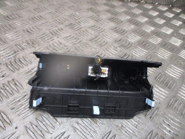 2018 GENUINE KIA PICANTO USB AUX PORT 84621G6800 - Image 3