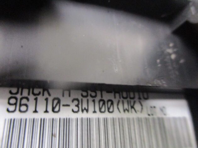 2014 GENUINE KIA SPORTAGE AUX IN USB PORT SOCKET CONNECTION 961103W100 - Image 4