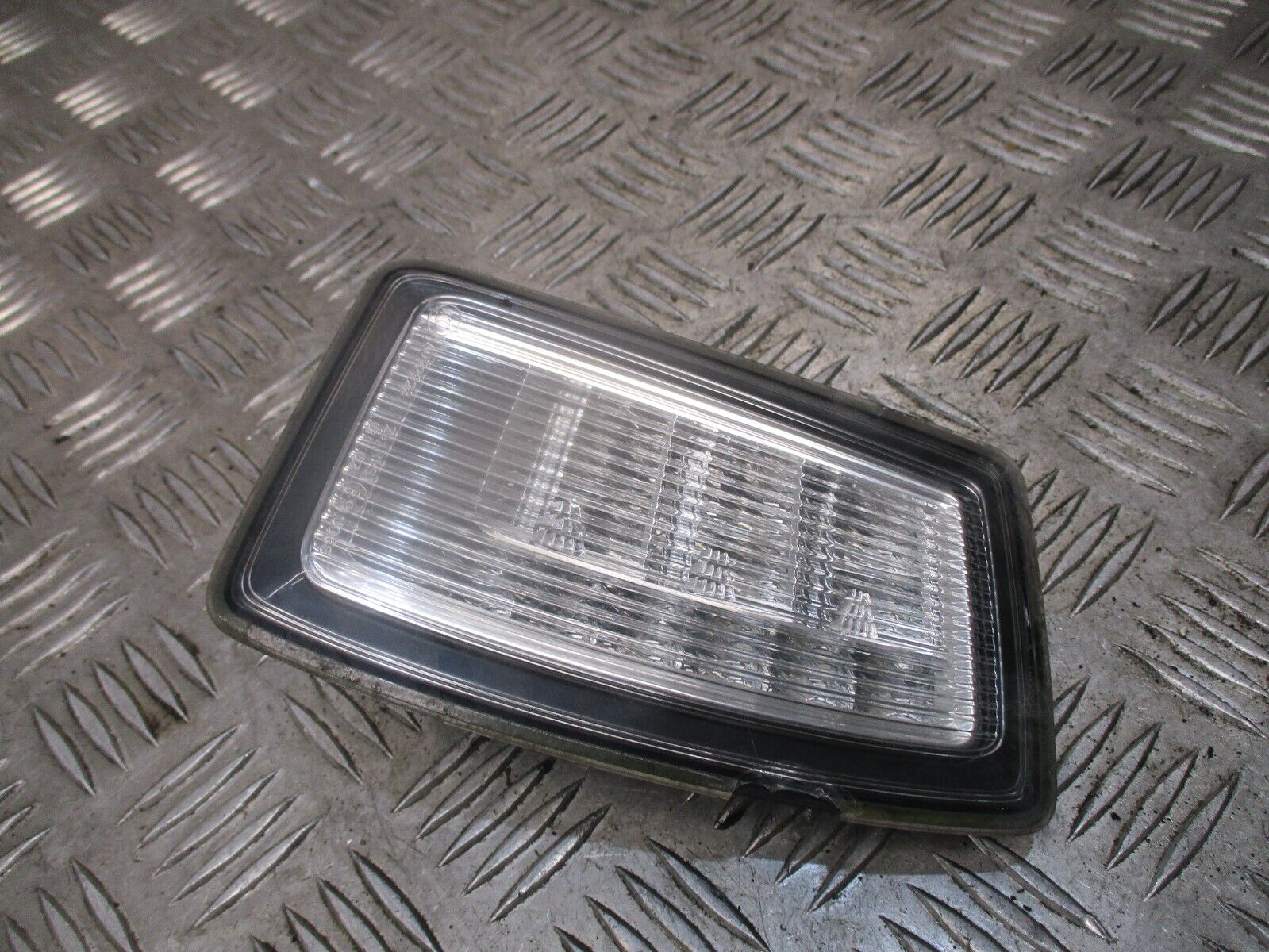 2015 GENUINE AUDI A1 REAR RIGHT UNDER TAILGATE LIGHT LAMP 8X0945096