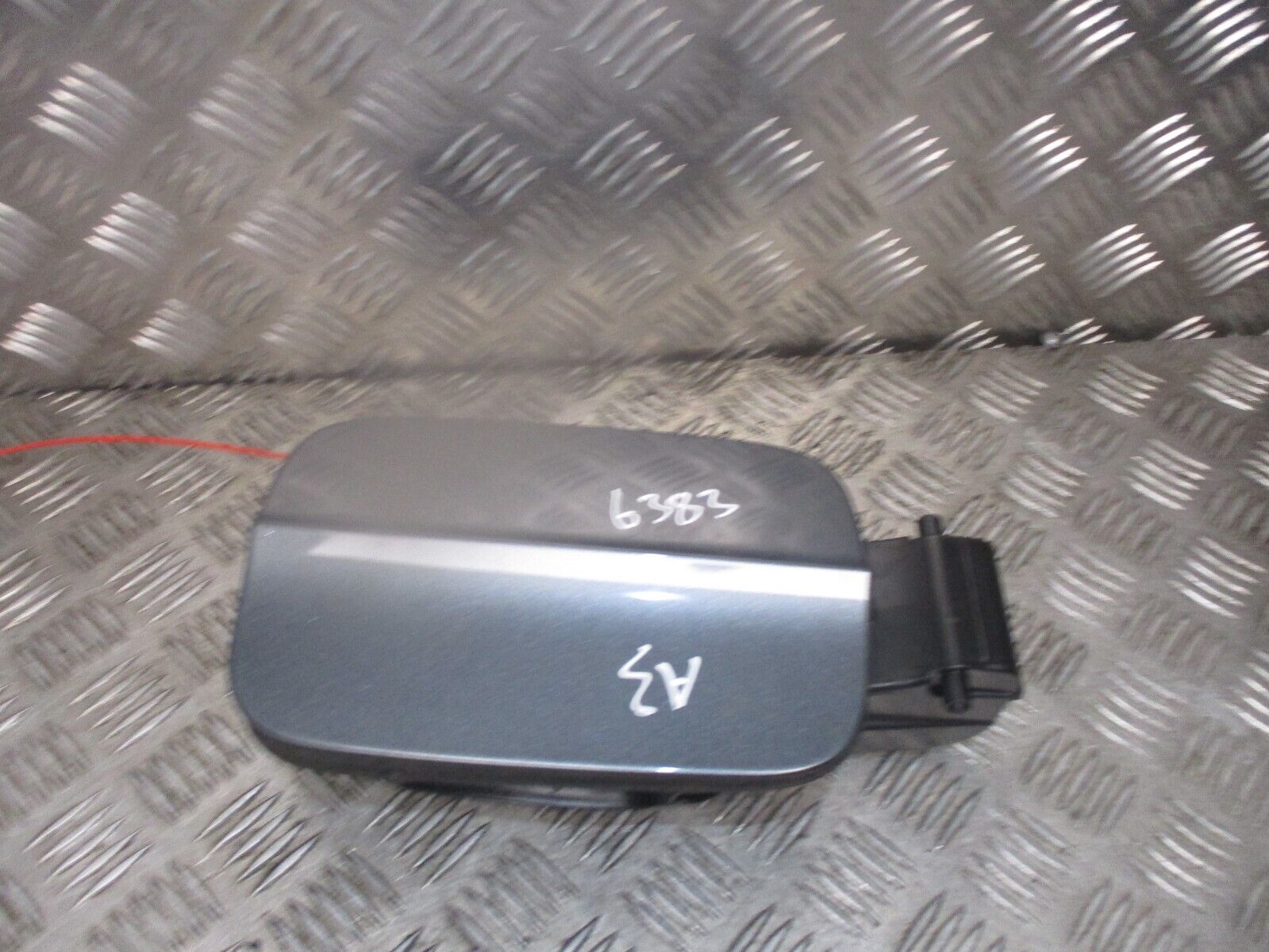 2015 GENUINE AUDI A3 8V REAR FUEL FILLER FLAP CAP COVER 8V4809906 - Image 2