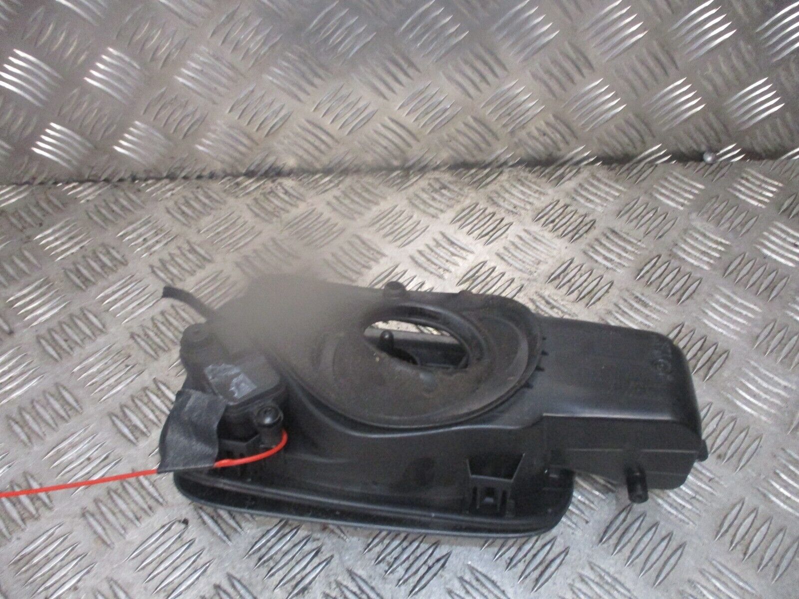 2015 GENUINE AUDI A3 8V REAR FUEL FILLER FLAP CAP COVER 8V4809906 - Image 3