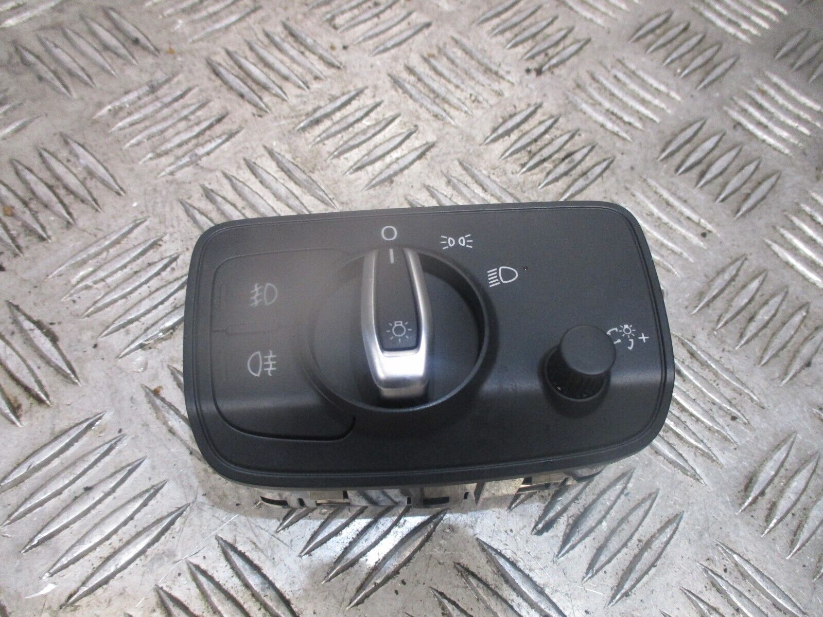 2016 GENUINE AUDI A3 8V HEADLIGHT ADJUSTER SWITCH 8V0941531J - Image 2