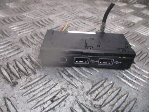 2018 GENUINE VW TIGUAN AUX IN USB PORT SOCKET CONNECTION 5QF035726
