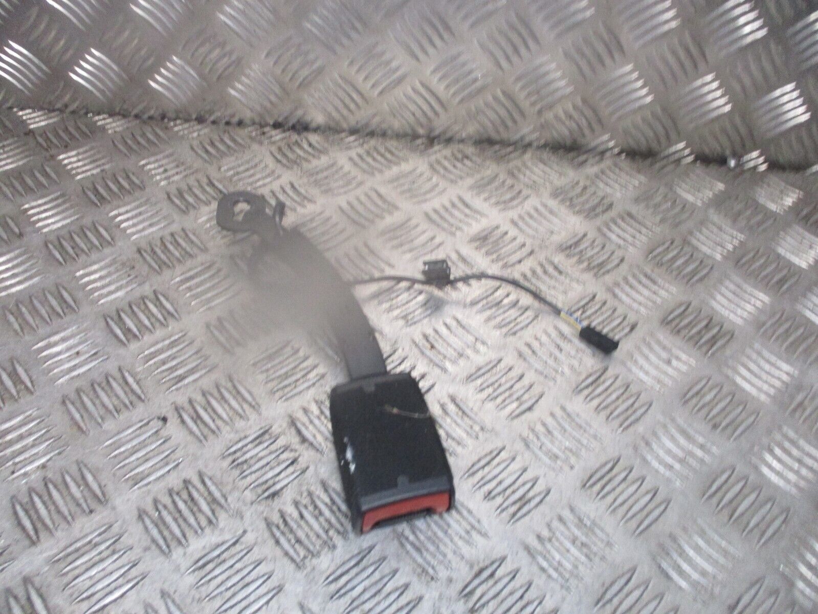 2015 GENUINE AUDI A3 8V FRONT RIGHT DRIVER SIDE SEAT BELT BUCKLE STALK8V0857755B