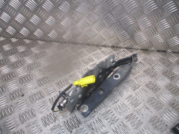 2018 VW TIGUAN FRONT RIGHT DRIVER SIDE BONNET HINGE & ACTUATOR 5NA823302G OEM