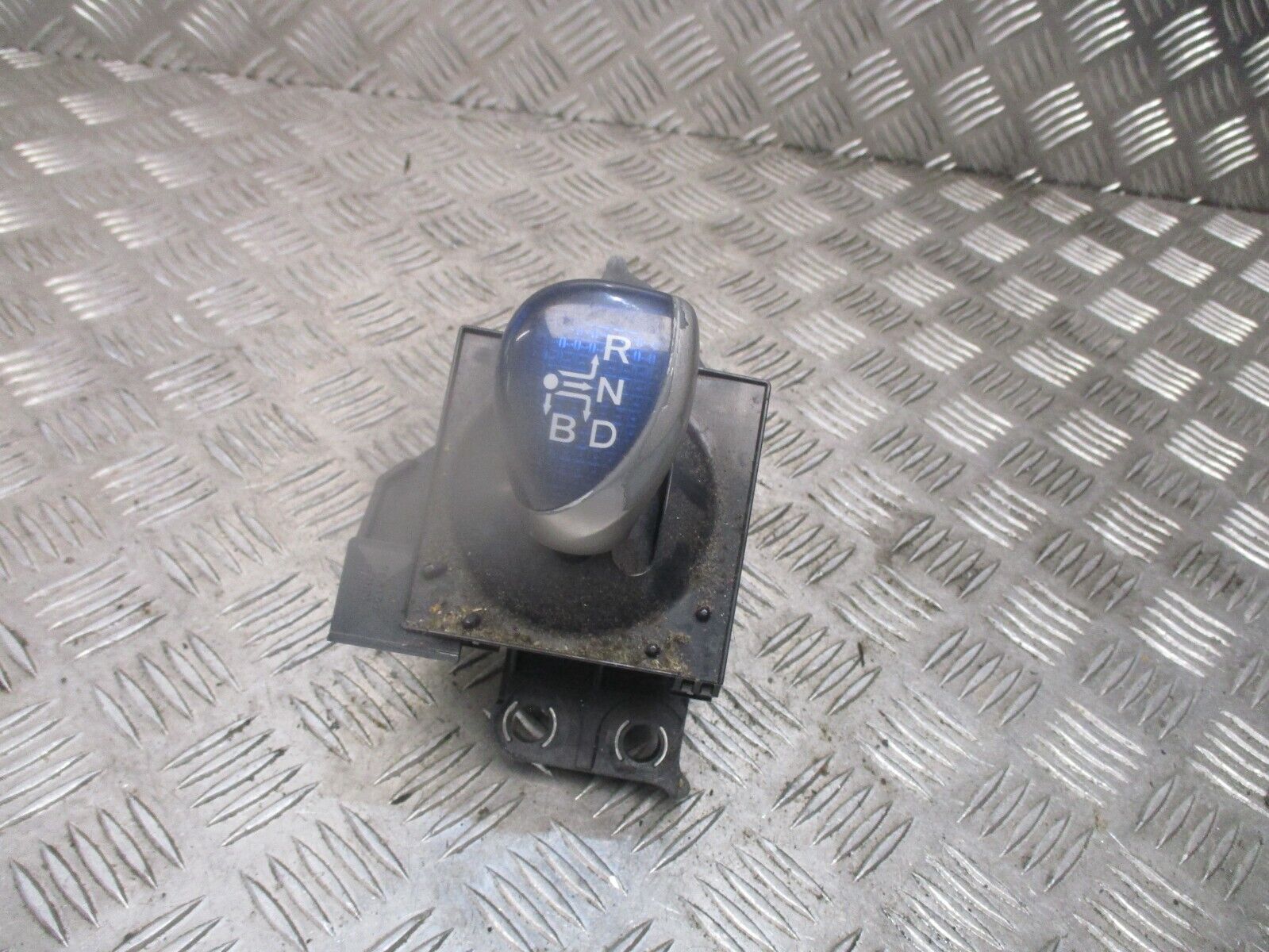 2014 GENUINE TOYOTA AURIS HYBRID AUTO GEAR SELECTOR 75C582-RHD - Image 3