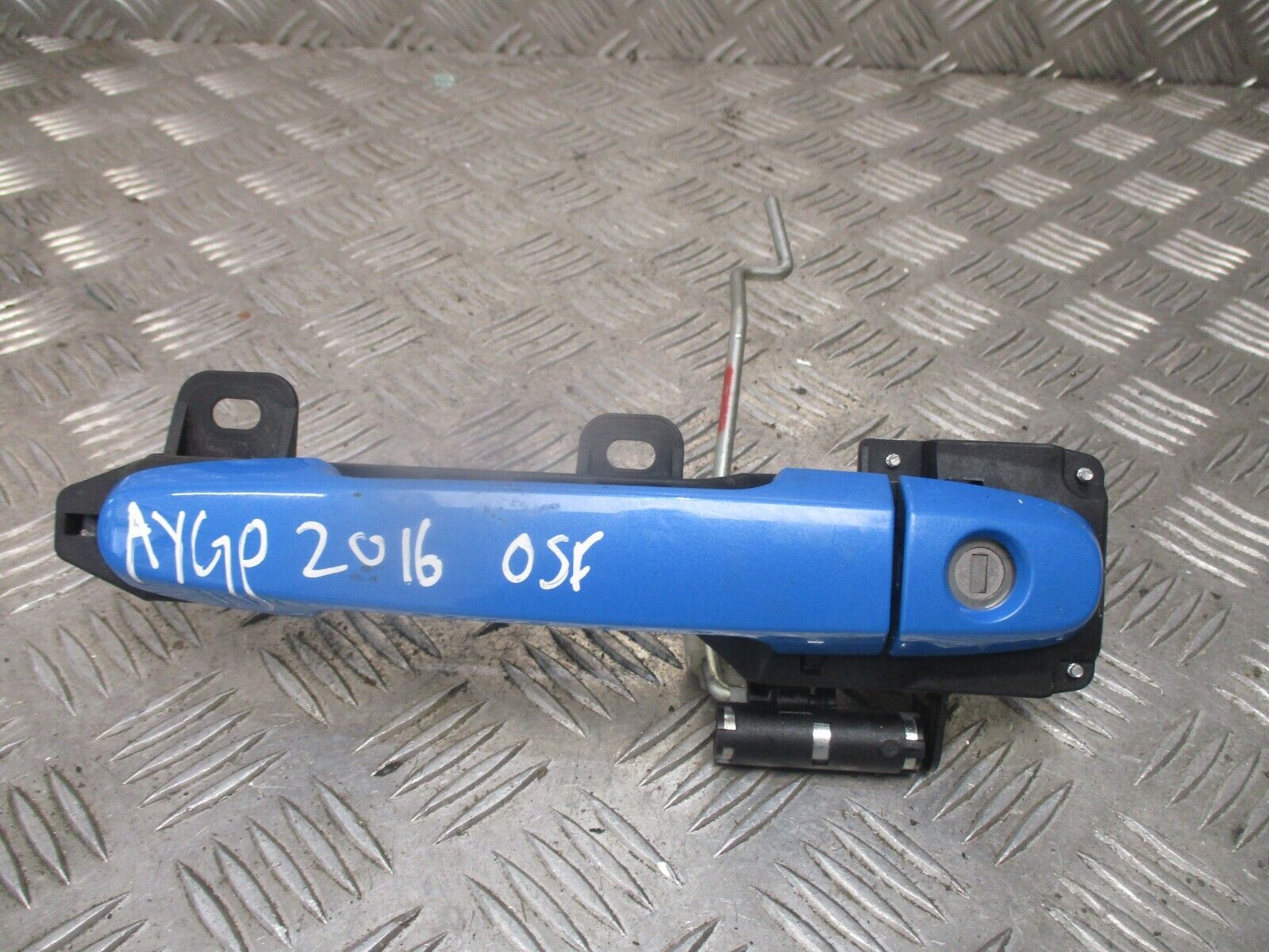 2016 GENUINE TOYOTA AYGO FRONT RIGHT DRIVER SIDE EXTERIOR DOOR HANDLE - Image 2