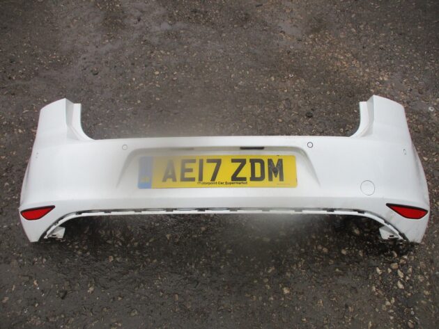 2017 GENUINE VW GOLF MK7 REAR COMPLETE BUMPER WITH SENSOR - Image 2