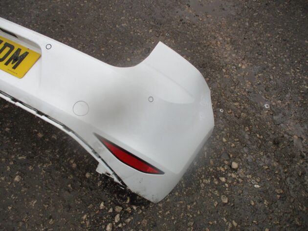 2017 GENUINE VW GOLF MK7 REAR COMPLETE BUMPER WITH SENSOR - Image 4