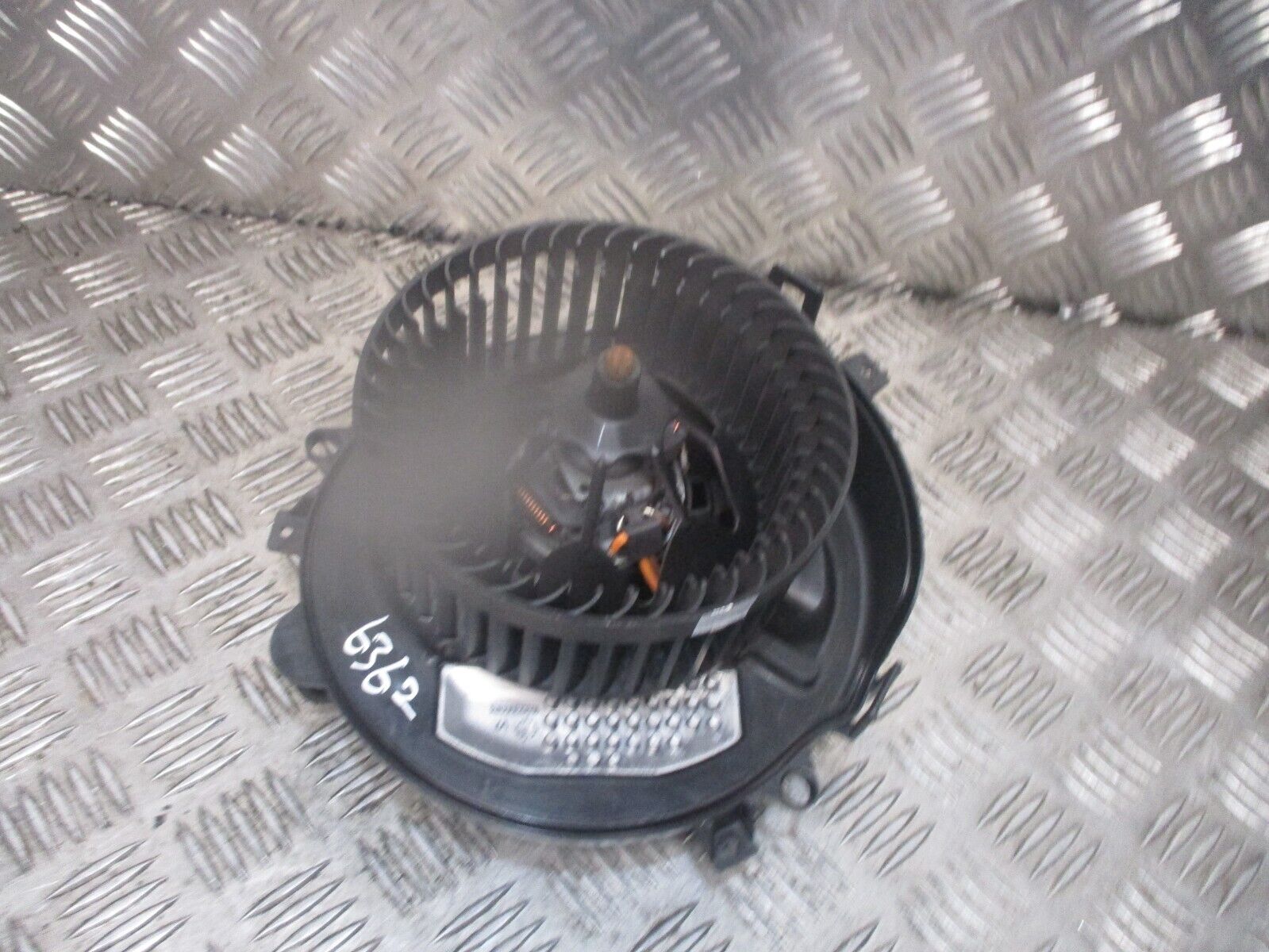 2015 GENUINE AUDI A3 8V HEATER BLOWER MOTOR FAN 5Q0907521D - Image 2