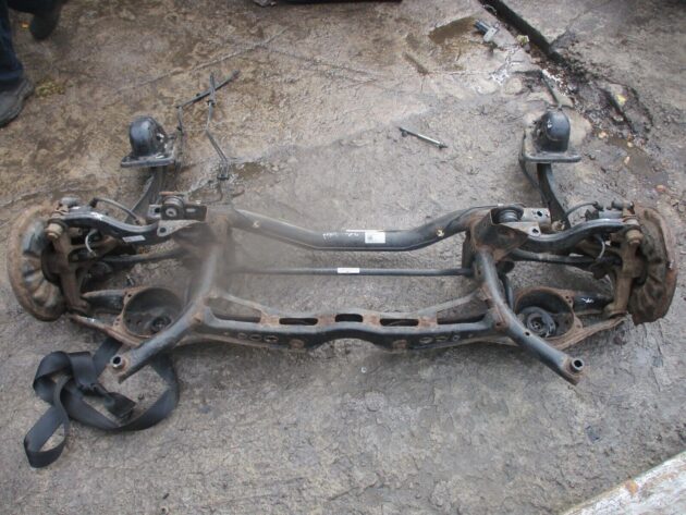 2016 GENUINE VW GOLF MK7 REAR AXLE