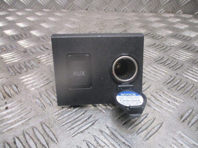 2012 GENUINE TOYOTA PRIUS USB AUX PORT 58819-47010