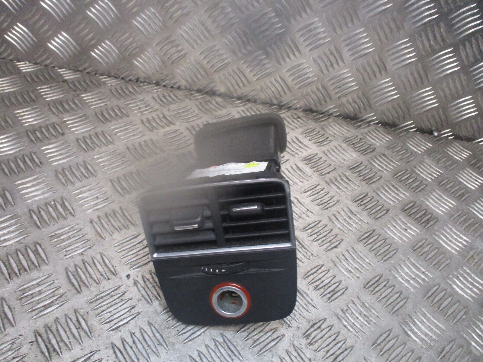 2015 GENUINE AUDI A3 8V REAR CENTRE CONSOLE HEATER AC AIRVENTS 8V0857042 - Image 2