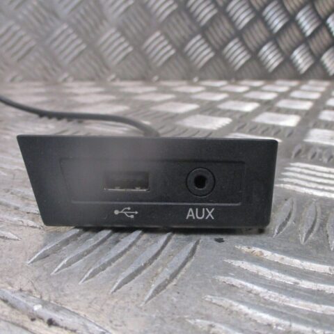 2013 GENUINE SKODA RAPID USB AUX PORT