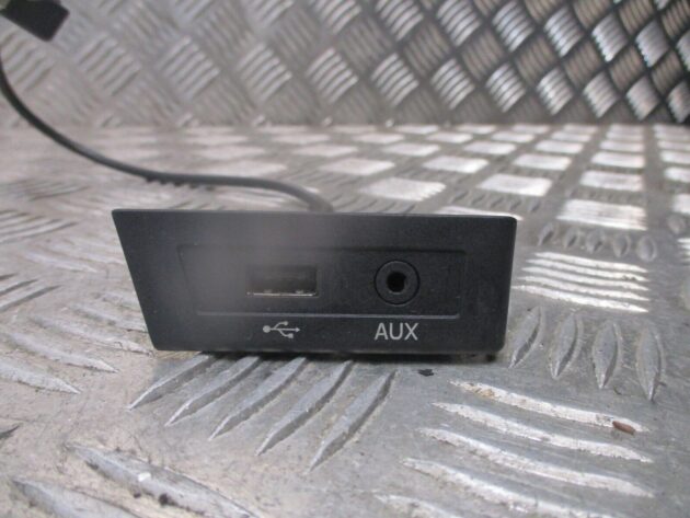 2013 GENUINE SKODA RAPID USB AUX PORT