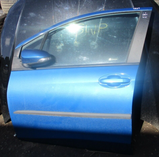 2016 GENUINE TOYOTA YARIS FRONT LEFT PASSENGER SIDE BARE SHELL DOOR - Image 2