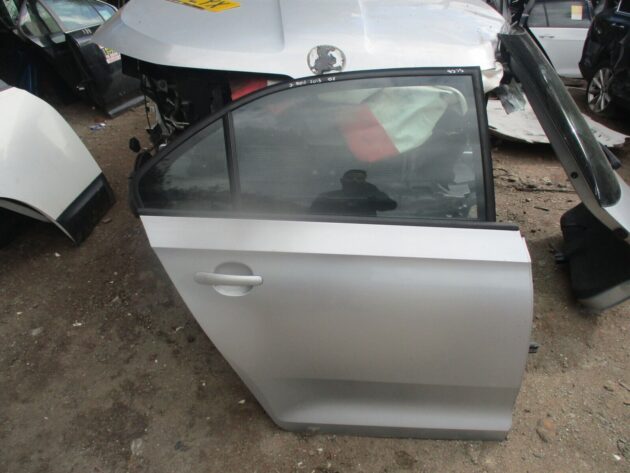 2013 GENUINE SKODA RAPID REAR RIGHT DRIVER SIDE BARE SHELL DOOR OSR - Image 2