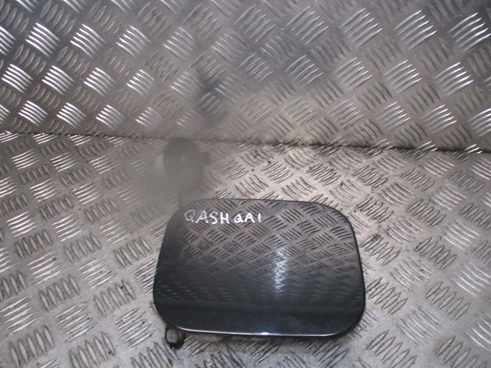 2015 GENUINE NISSAN QASHQAI REAR FUEL FILLER CAP COVER