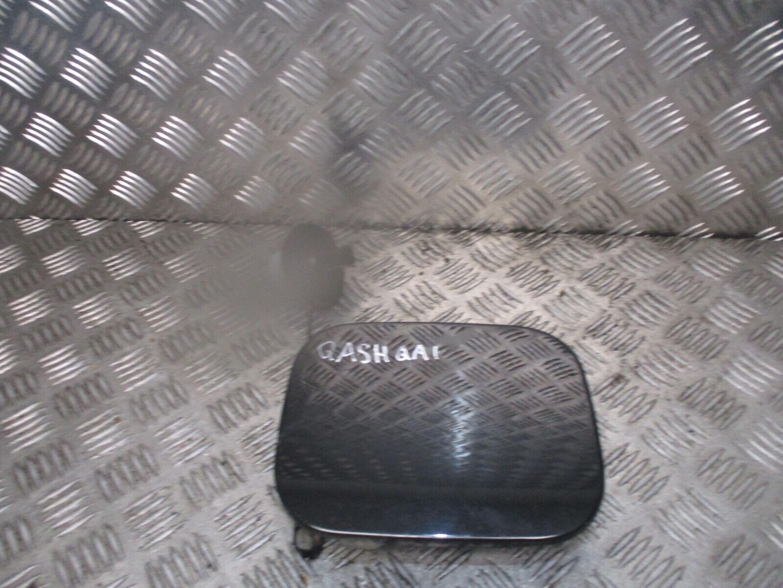 2015 GENUINE NISSAN QASHQAI REAR FUEL FILLER CAP COVER - Image 2