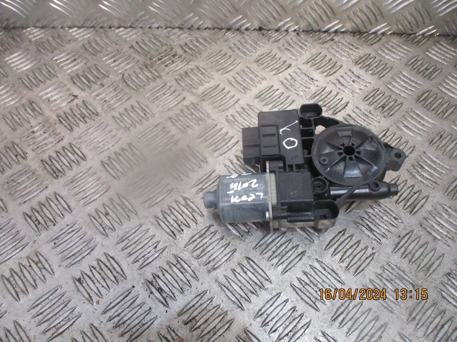 2015 SEAT LEON DRIVER SIDE REAR DOOR WINDOW MOTOR OEM E850202032 - Image 3