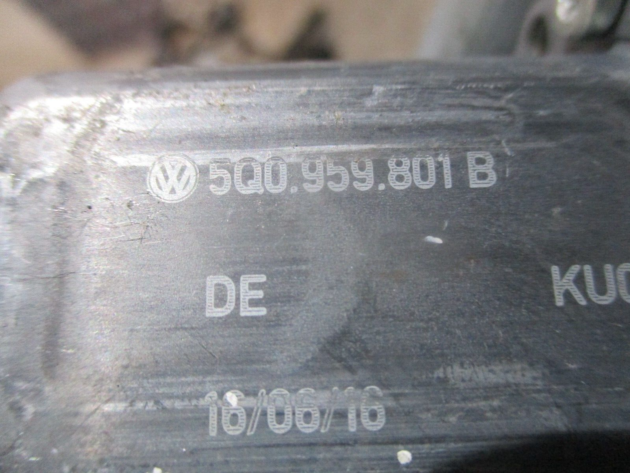 2016 GENUINE AUDI A3 8V SALOON FRONT RIGHT DRIVER SIDE WINDOW MOTOR 5Q0959801B - Image 2