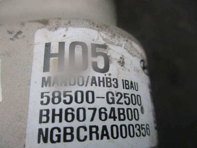 2018 GENUINE HYUNDAI IONIQ HYBRID BRAKE MASTER CYLINDER 58500G2500 - Image 4