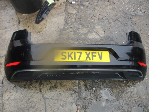 2018 GENUINE VW GOLF MK7.5 REAR COMPLETE BUMPER WITH PARKING SENSOR - Image 2