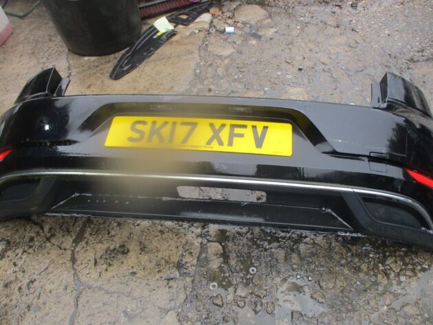 2018 GENUINE VW GOLF MK7.5 REAR COMPLETE BUMPER WITH PARKING SENSOR - Image 5
