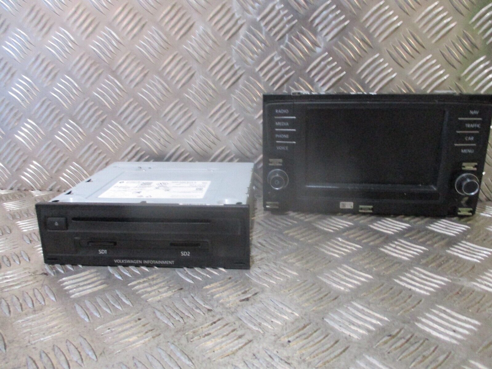 2015 VW GOLF MK7 MULTIMEDIA SAT NAV HEAD UNIT 7 SCREEN 3Q0035874 3G0914605D - Image 2