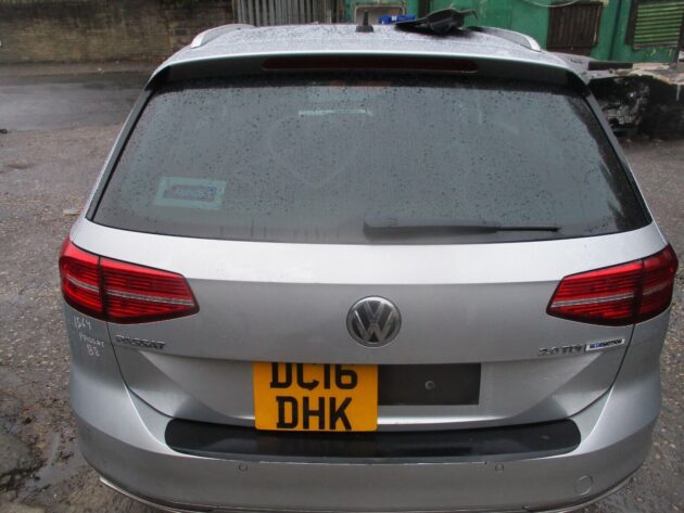 2016 GENUINE VW PASSAT B8 ESTATE REAR BARE SHELL TAILGATE BOOT LID - Image 2
