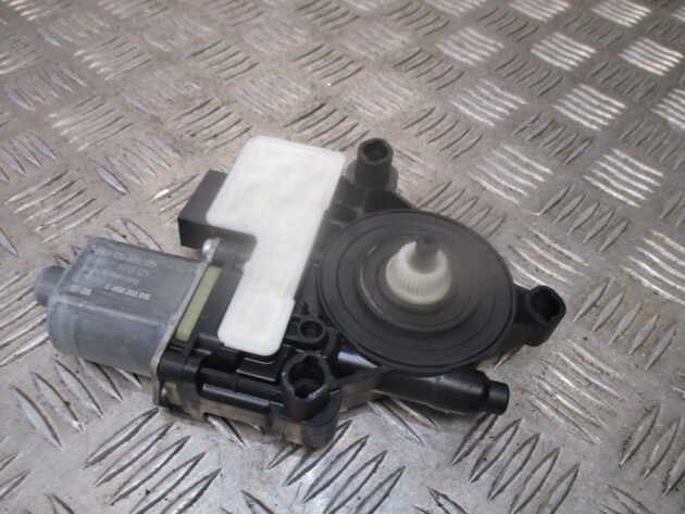 2014 GENUINE SEAT LEON REAR LEFT PASSENGER SIDE WINDOW MOTOR 5Q0959811A - Image 3