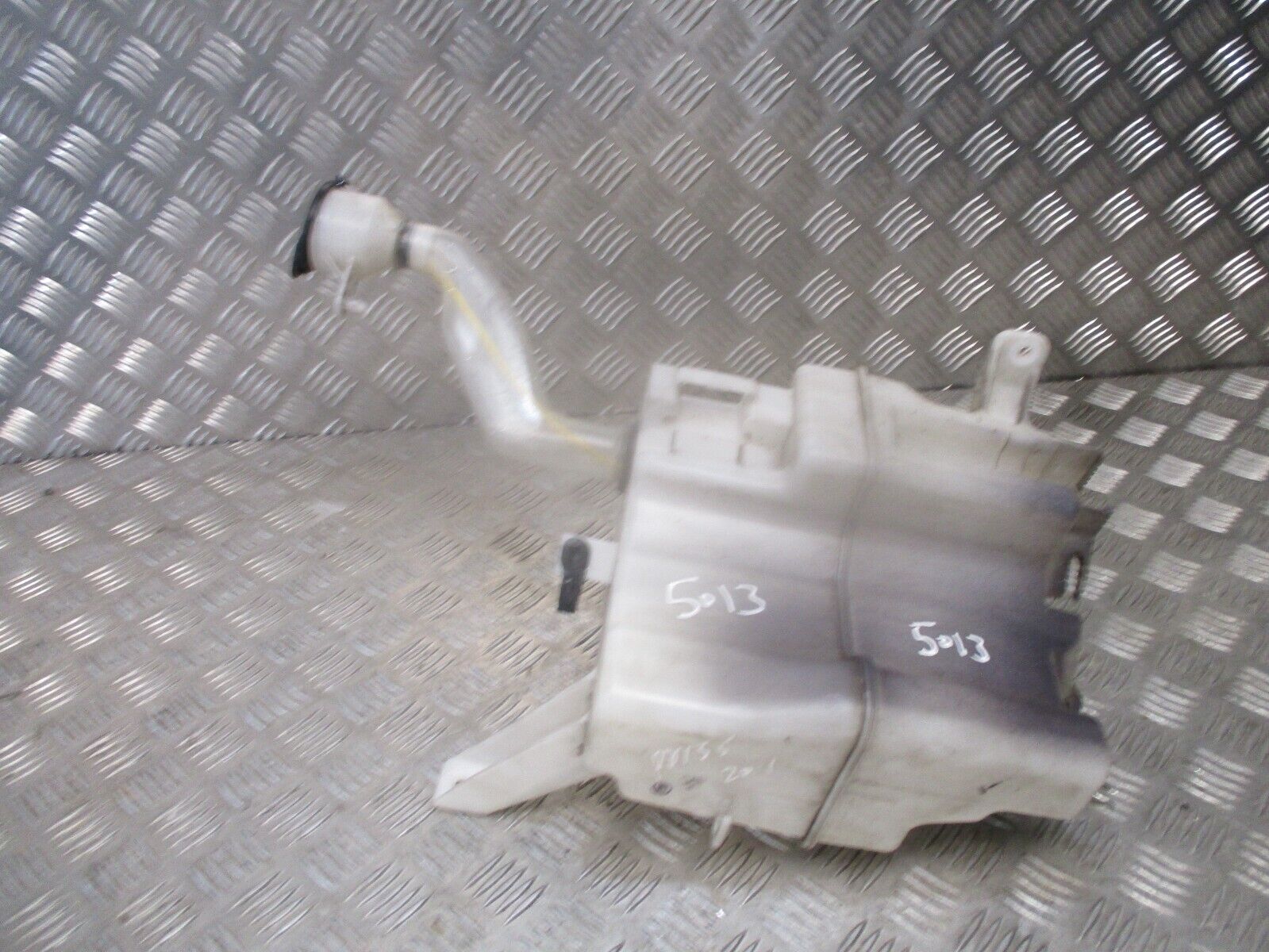 2014 GENUINE TOYOTA PRIUS FRONT WINDSCREEN WASHER BOTTLE 060851-317 - Image 3