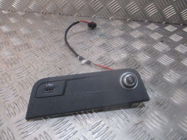 2019 GENUINE AUDI Q2 USB PORT SOCKET SWITCH 81C035726