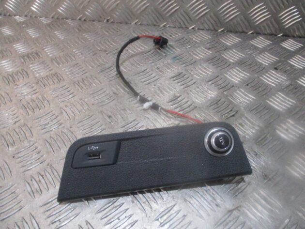 2019 GENUINE AUDI Q2 USB PORT SOCKET SWITCH 81C035726 - Image 2