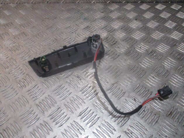 2019 GENUINE AUDI Q2 USB PORT SOCKET SWITCH 81C035726 - Image 3