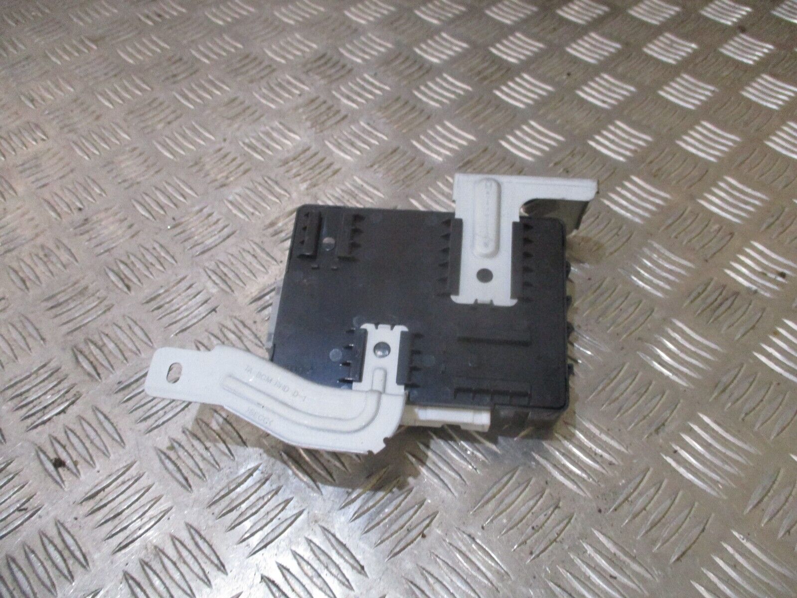 2015 GENUINE KIA PICANTO 1.0 PETROL BCM BODY CONTROL MODULE 95400-1Y701 - Image 3