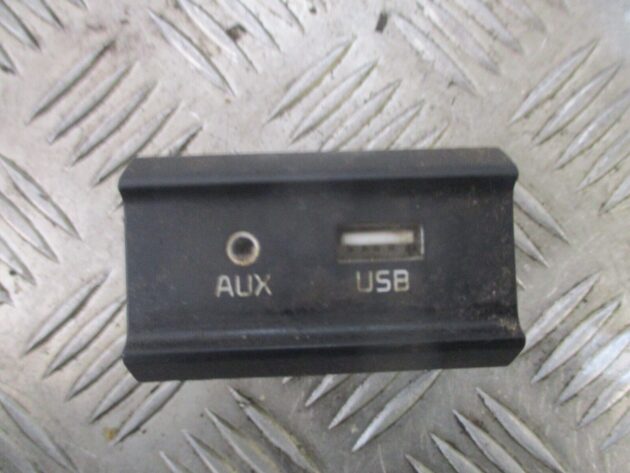 2018 GENUINE KIA PICANTO USB AUX IN SOCKET CONNECTOR 96120-G6000