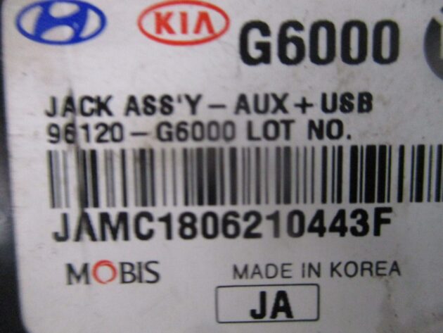 2018 GENUINE KIA PICANTO USB AUX IN SOCKET CONNECTOR 96120-G6000 - Image 2