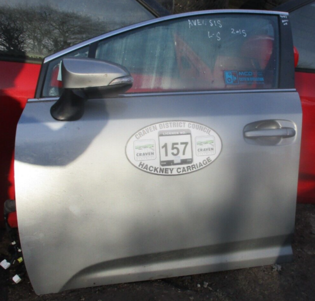 2015 GENUINE TOYOTA AVENSIS SALOON FRONT LEFT PASSENGER SIDE BARE SHELL DOOR