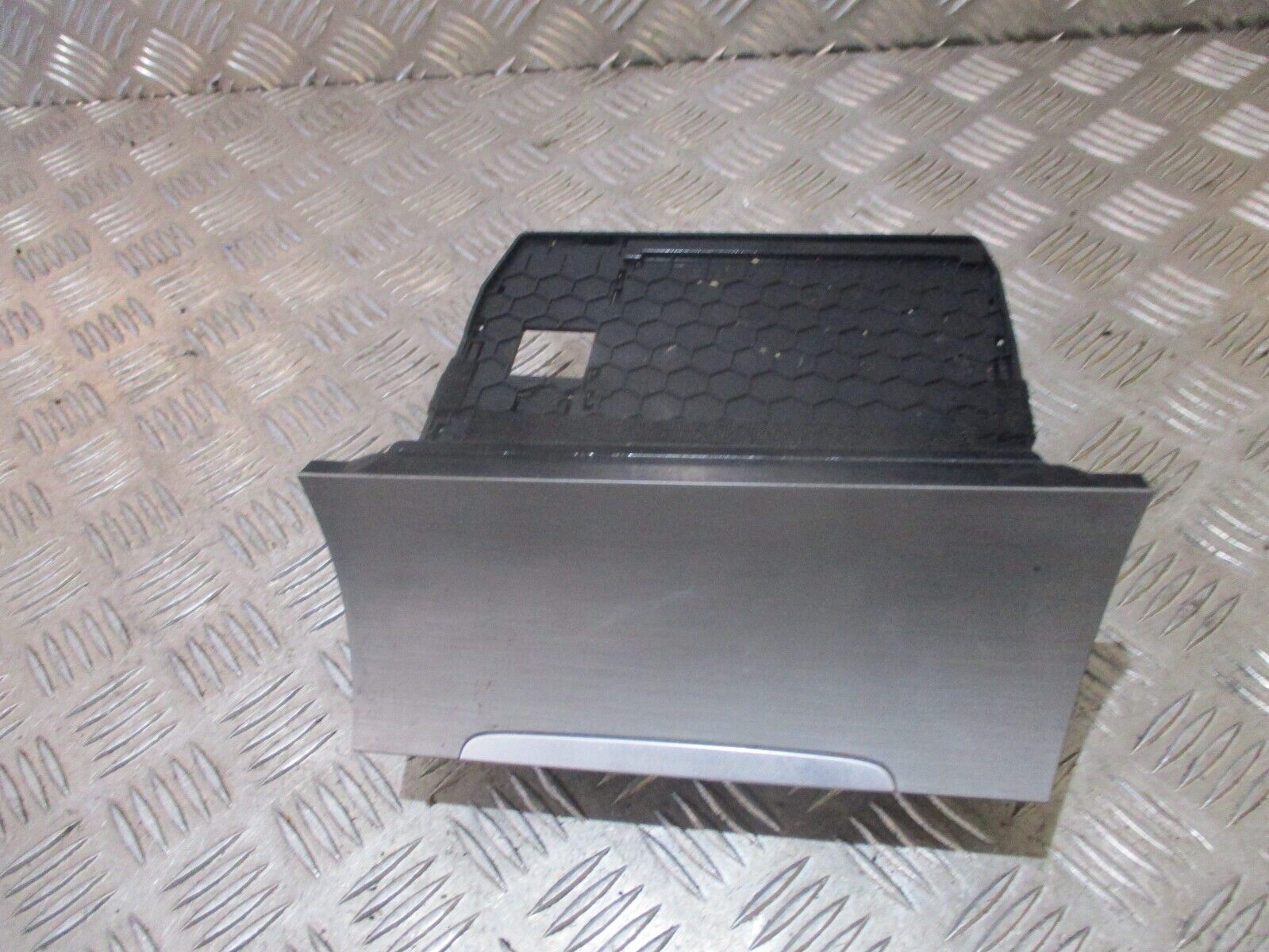 2015 GENUINE VW GOLF MK7 FRONT ASHTRAY STORAGE COMPARTMENT 5G2863391 - Image 3