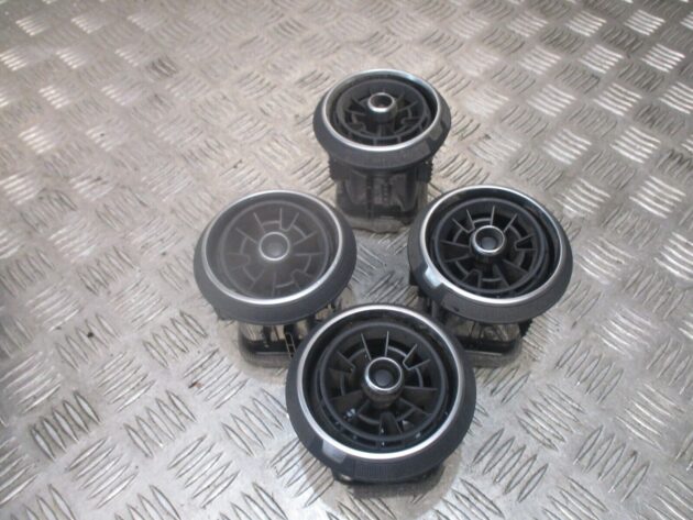 2018 GENUINE AUDI Q24 X FRONT RIGHT DRIVER SIDE DASHBOARD AIRVENTS 81A820901E - Image 2