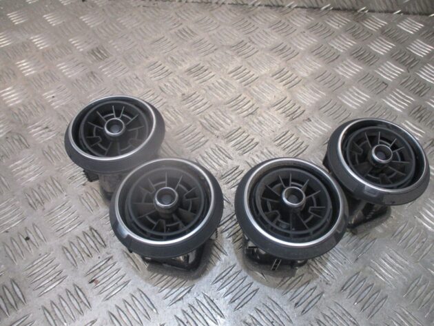 2018 GENUINE AUDI Q24 X FRONT RIGHT DRIVER SIDE DASHBOARD AIRVENTS 81A820901E - Image 3