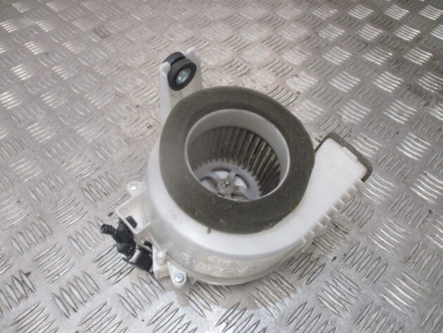 2013 GENUINE TOYOTA AURIS HYBRID BATTERY COOLER FAN BLOWER MOTOR G9230-12010 - Image 4