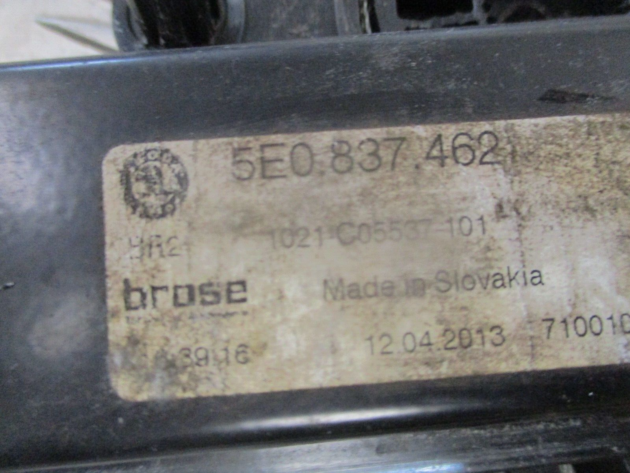 2014 GENUINE SKODA OCTAVIA FRONT RIGHT DRIVER SIDE WINDOW REGULATER 5E0837462 - Image 2