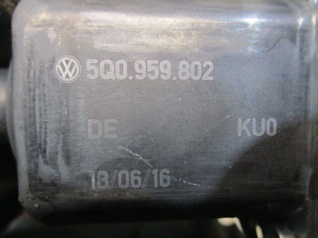 2016 GENUINE AUDI A3 FRONT RIGHT DRIVER SIDE WINDOW MOTOR 5Q0959802 - Image 2