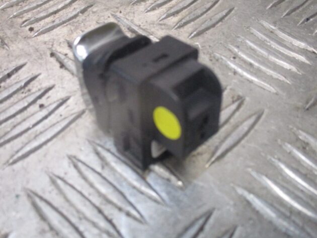 2012 GENUINE AUDI A3 8V REAR RIGHT DRIVER SIDE WINDOW SWITCH 8V0959855A - Image 2